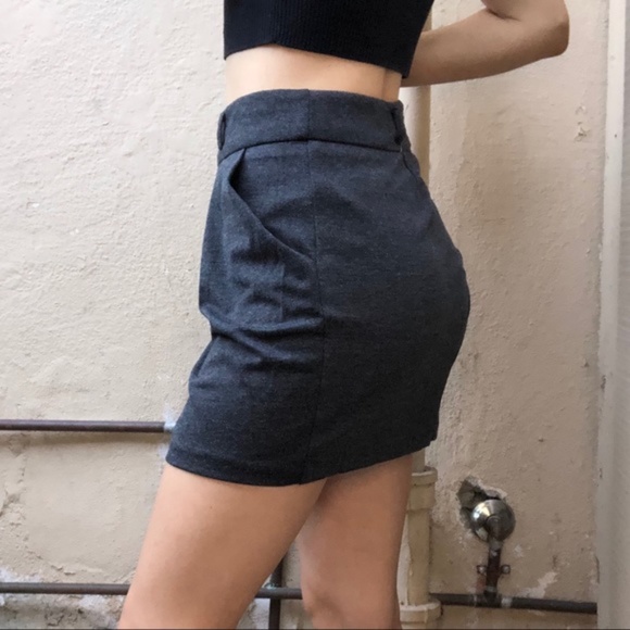 FOREVER 21-- Mini Pleated Heather Gray Skirt - Picture 3 of 5